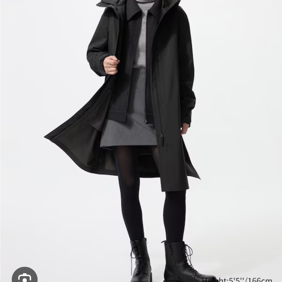 Uniqlo Black Hooded Wind Rain Jacket Coat Large raincoat weather proof - Picture 2 of 6